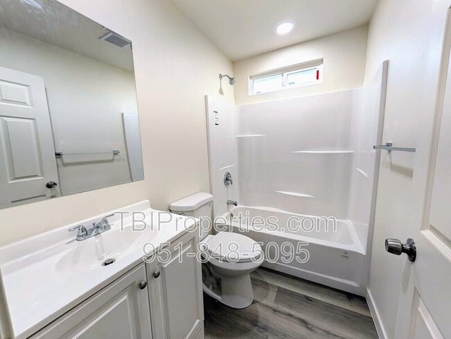 Building Photo - 1358 N Murray St