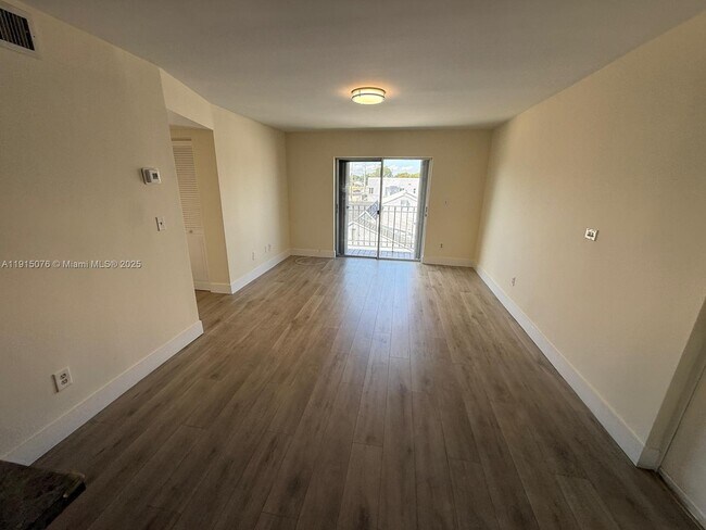 Primary Photo - 1933 SW 7th St