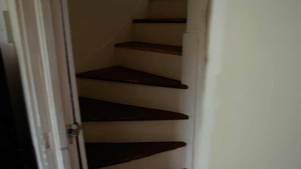 Building Photo - 96 Huntington St