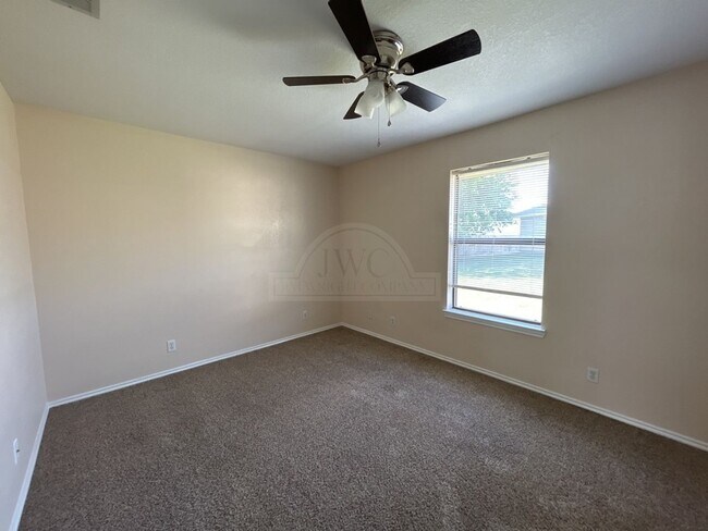 Building Photo - 908 McDaniel Cir