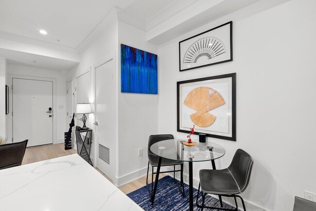Building Photo - 2 Bed 2 Bath - Adams Morgan Condo - Comple...