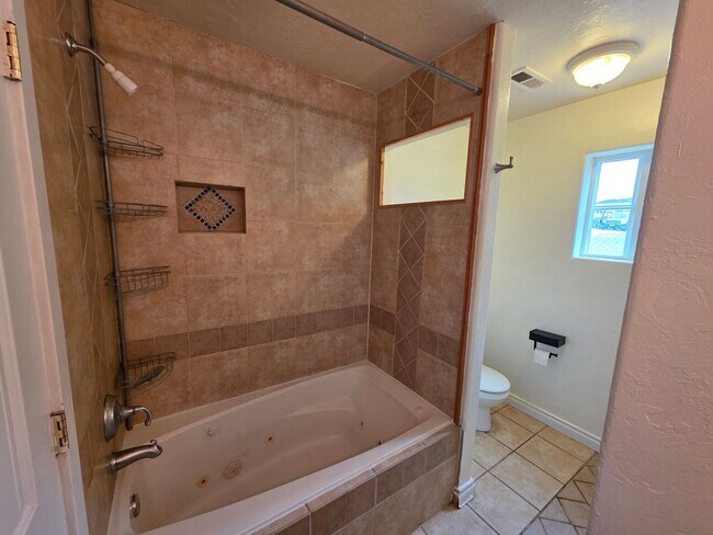 Building Photo - Large 3 bedroom 2 bath duplex. 1520 sq ft, vaulted ceilings