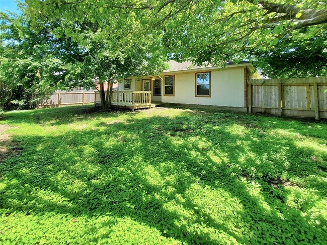 Building Photo - 491 Goldenrod St