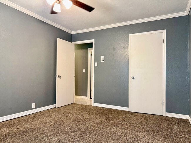 Building Photo - House For Rent