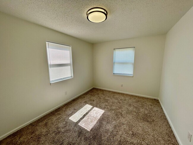 Building Photo - 2 Bedroom in Danville!