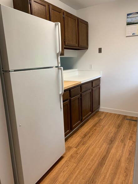 Kitchen - 1049 Danby Rd