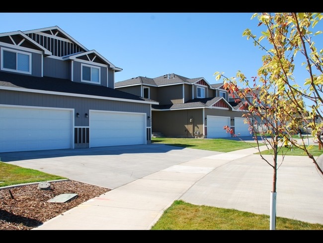 Building Photo - Airway Townhomes