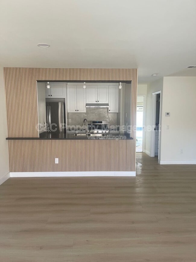 Building Photo - 2061 S Magnolia Ave