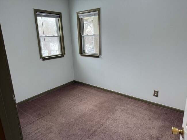 Building Photo - Hewitt,S.85