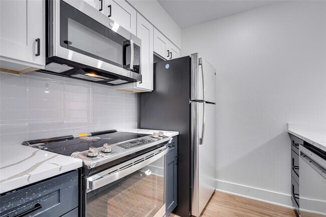 Building Photo - 202 E 45th St