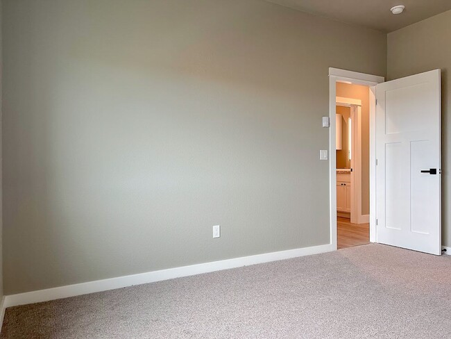 Building Photo - 2 bed/ 1.5 bath in Brand New Soldier Ridge...
