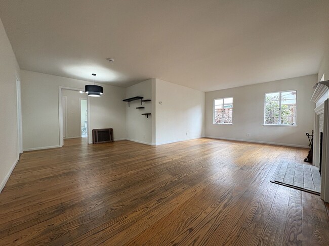 Building Photo - Charming 3-Bedroom Home on Embarcadero Road