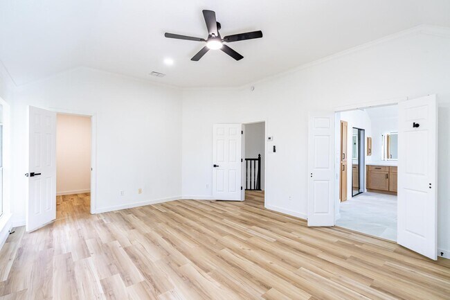 Building Photo - 7625 Shadow Wood Dr