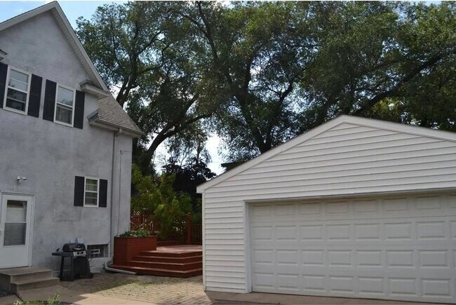 Building Photo - Amazing 5 Bedroom Single Home in SE!!