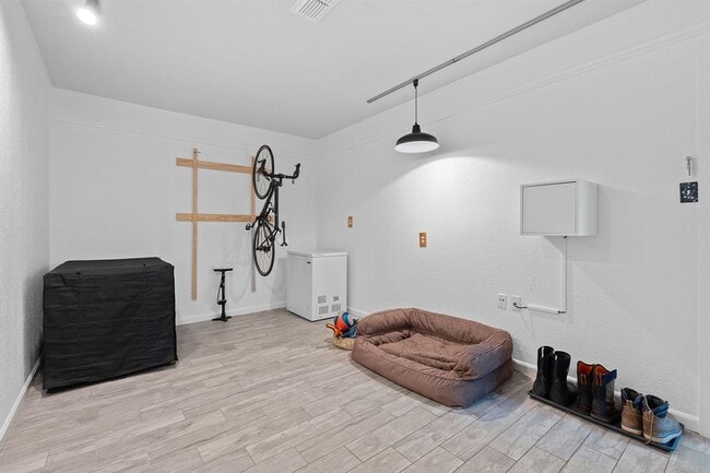 Building Photo - 8801 Redfield Ln