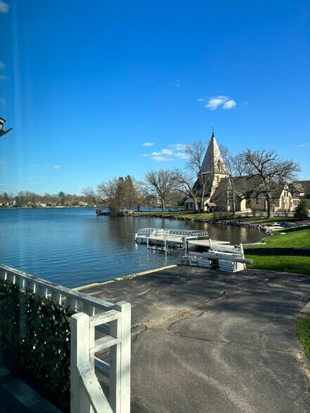 Enjoy the Lake year round - 319 N Lake Rd