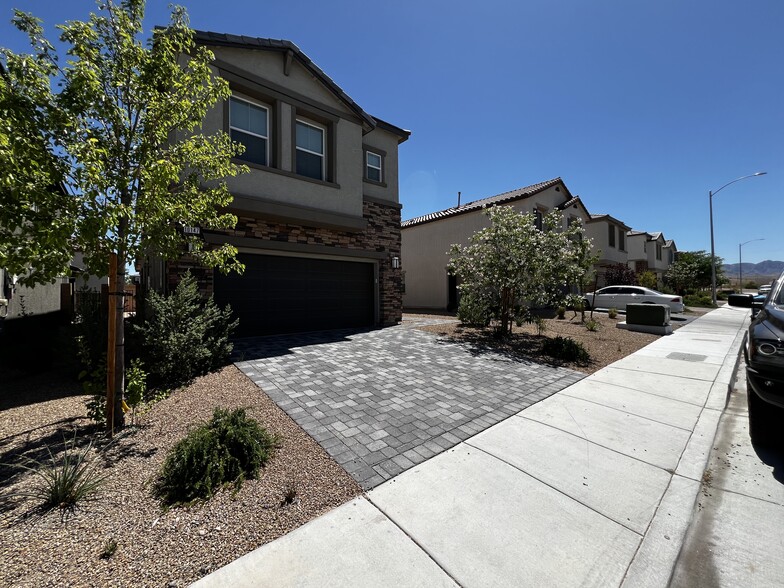 Building Photo - 10147 W Meranto Ave