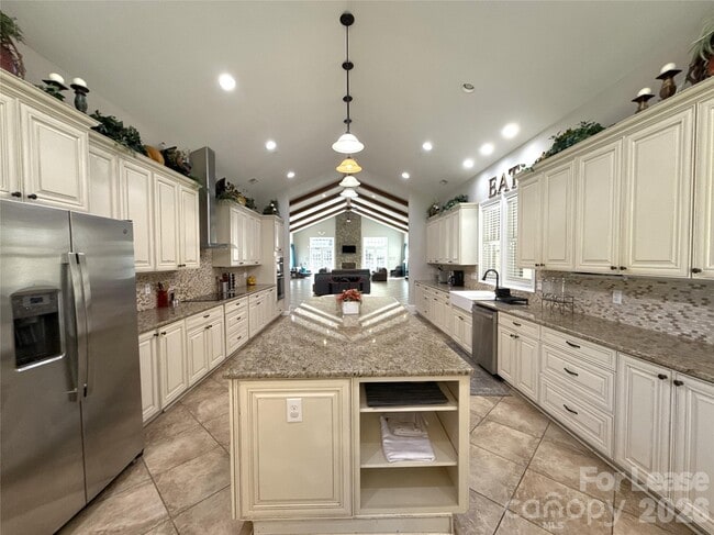 Building Photo - 13931 Thompson Rd