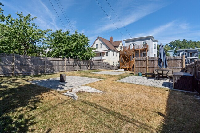 Building Photo - 18 Armandine St