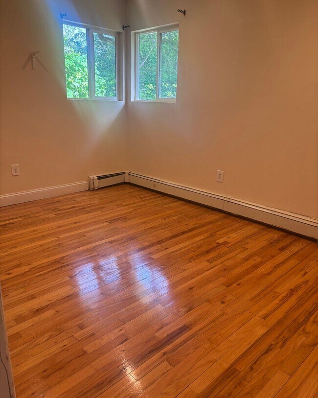 Building Photo - 44 E Lake Terrace