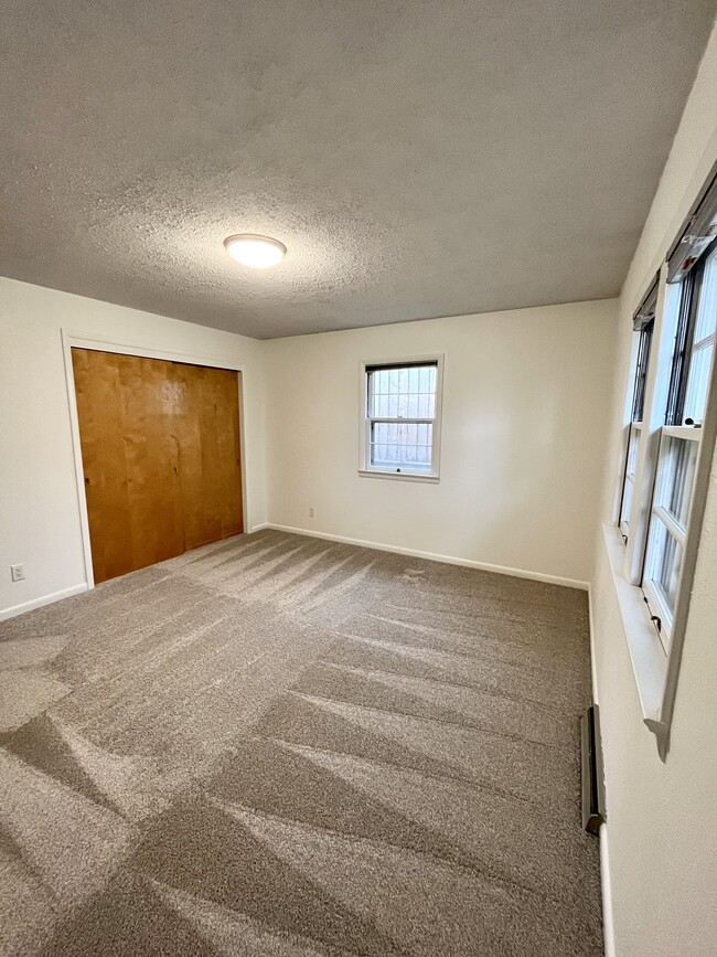 Building Photo - 2919 Rimview Dr