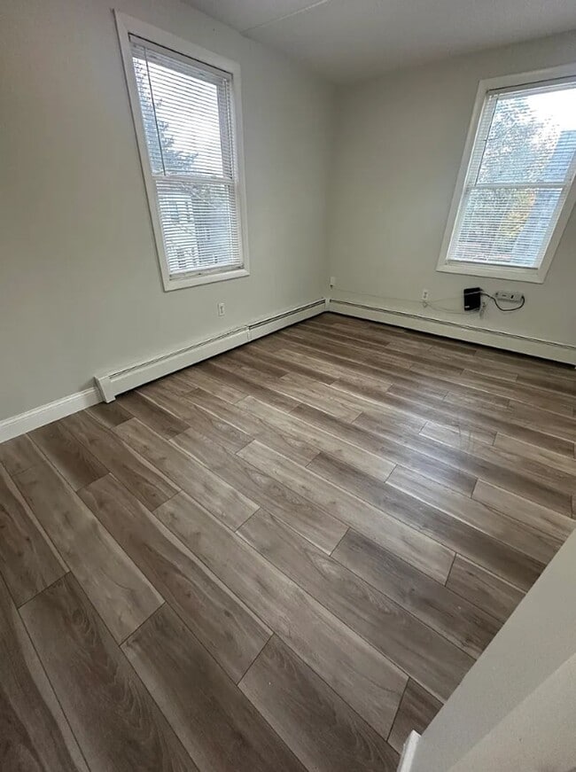 Building Photo - 15 Joy St