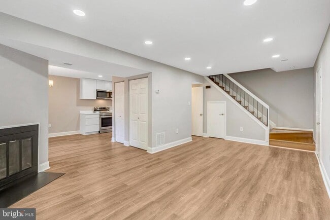 Building Photo - 10676 Myrtle Oak Ct