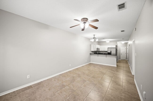 Building Photo - Great find in Foley Complex!