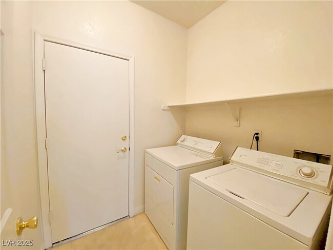 Building Photo - 7959 Blue Brook Dr