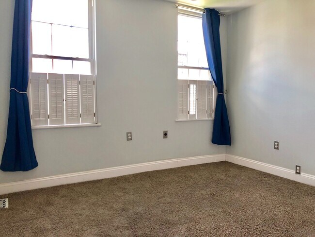 Building Photo - Charming 2 Bedroom/2 Bathroom Townhome in Federal Hill W/ Parking