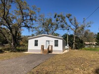 Building Photo - 3/2 Brooksville Available Now !