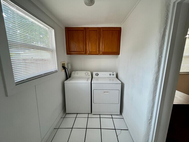 Building Photo - Cute home in Euclid Manor for rent