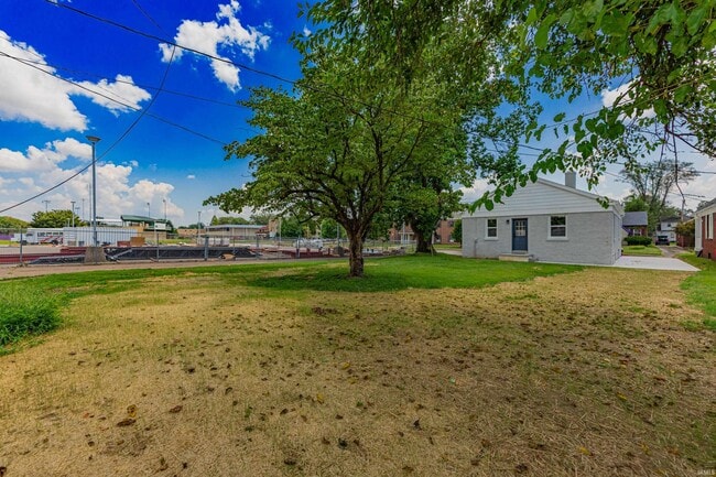 Building Photo - 1624 E Olive St