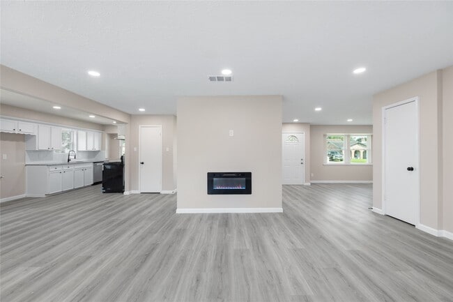 Building Photo - 9806 Sagebark Dr