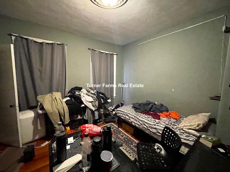 Building Photo - 12 Bucknam St