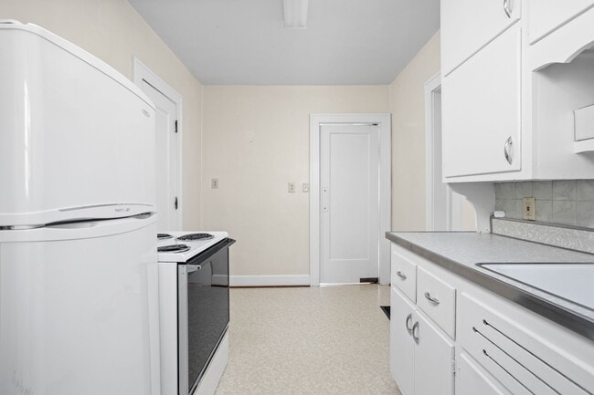 Building Photo - 152 W 52nd St