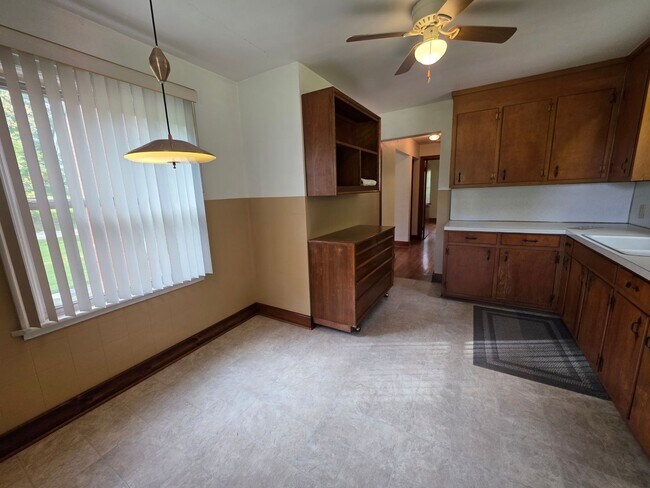 Building Photo - Cute Ranch Ready For New Tenants!