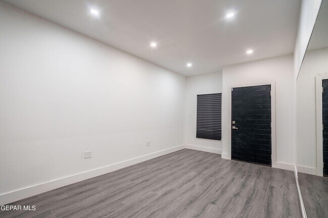 Building Photo - 1029 Calle Parque Dr