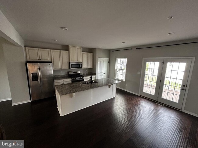 Building Photo - 251 Compass Dr