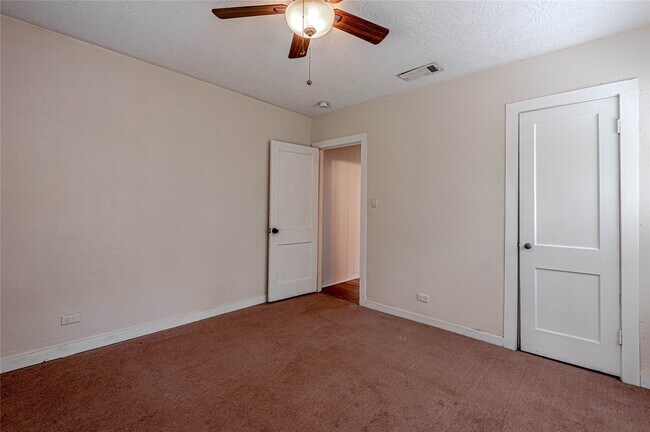 Building Photo - 2538 Sycamore Ave