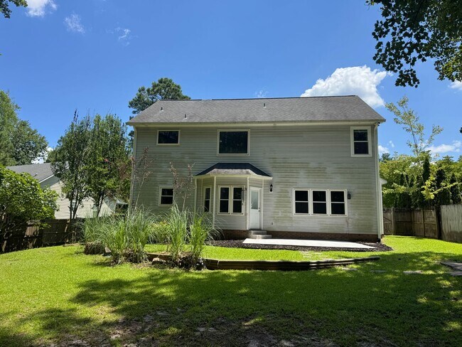 Building Photo - 116 Realini Dr