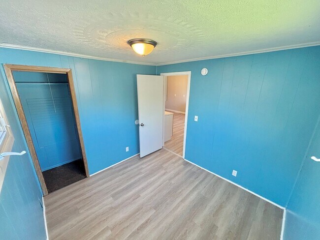 Building Photo - Spacious 5bd single family home | Off Street Parking | Updated kitchen