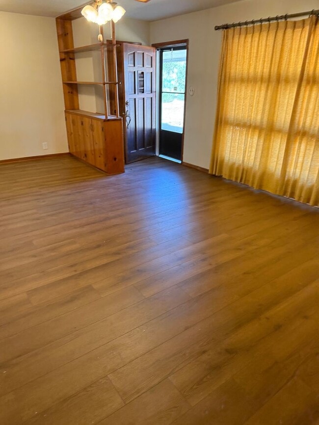 Building Photo - 3 Bedroom 3 Bath on an 1 Acre Landlord does yard