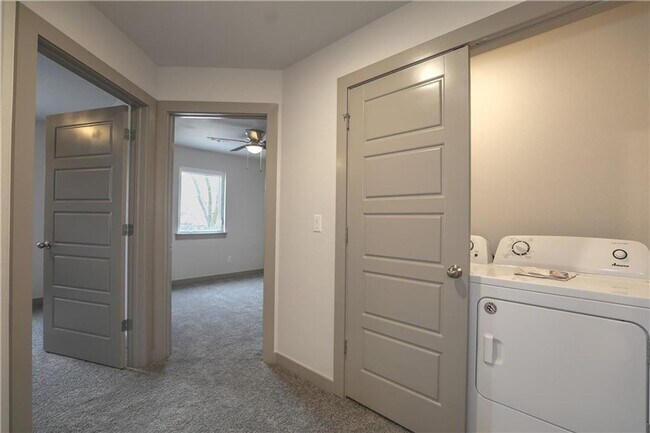 Building Photo - 3410 SW Vel Mews