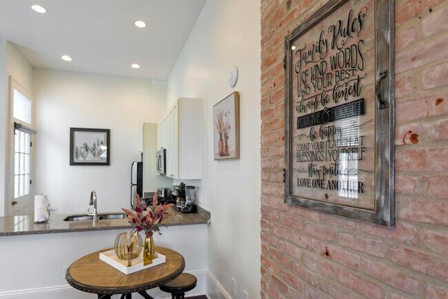 Building Photo - 1501 Robert C. Blakes Sr. Dr