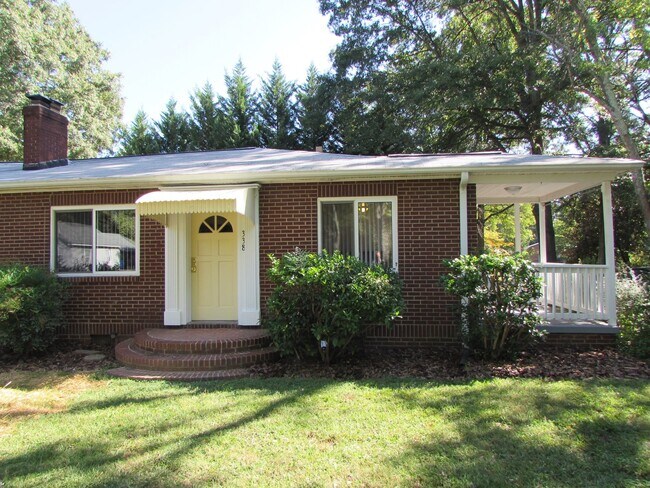 Primary Photo - Spacious 2 Bed/1 Bath Duplex - Updated - F...