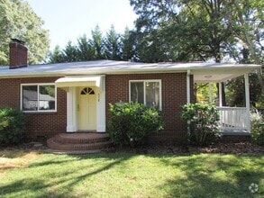 Building Photo - Spacious 2 Bed/1 Bath Duplex - Updated - F...