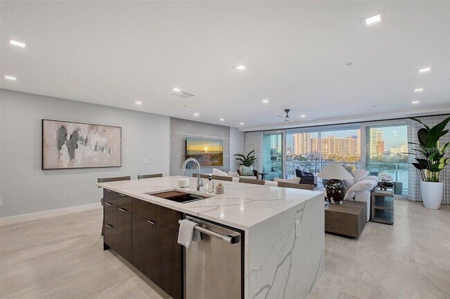 Building Photo - 650 Golden Gate Point