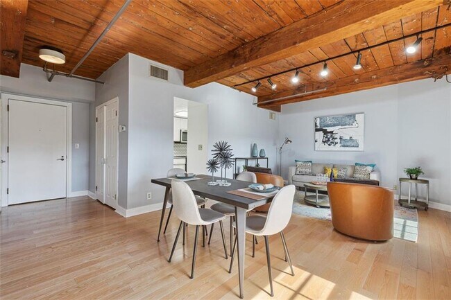 Building Photo - 555 S Water St