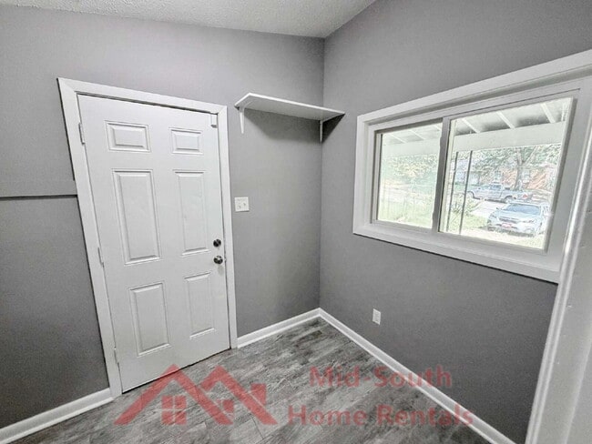 Building Photo - 1775 Colonial Hills Dr